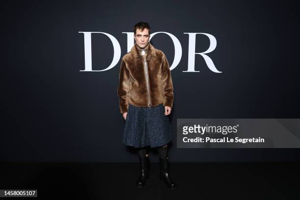 Robert Pattinson attends the Dior Homme Menswear Fall-Winter 2023-2024 show as part of Paris Fashion Week on January 20, 2023 in Paris, France.