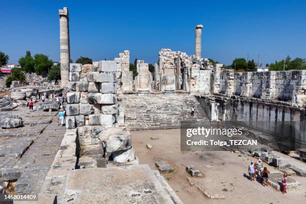 temple of apollo in didyma, turkey - templo de apolo corinto imagens e fotografias de stock