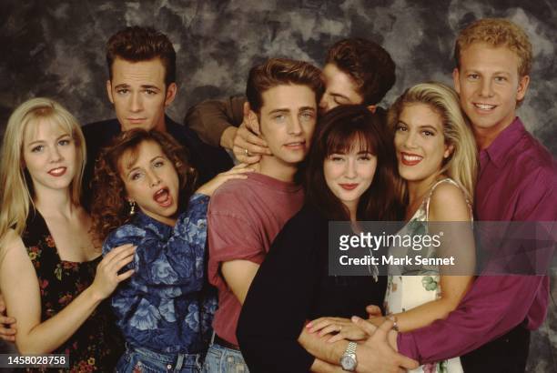 The Beverly Hills, 90210 cast poses for a portrait on set, September 1991 in Los Angeles, California. Left to right: Jennie Garth, Gabrielle...