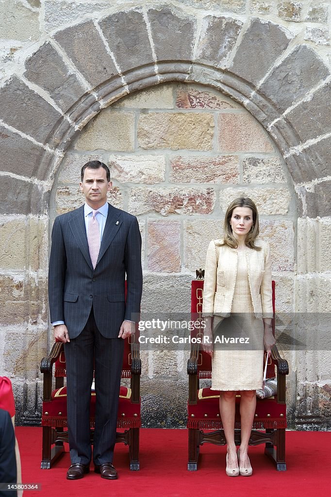 Spanish Royals Attend 'Principe de Viana de la Cultura 2012' Awards