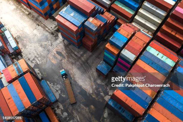 business logistics concept, global business connection technology interface global partner connection of container. logistic import export background. - distribution warehouse stockfoto's en -beelden