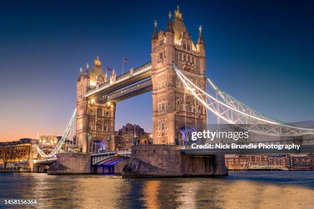 tower bridge, london, england. - tower bridge imagens e fotografias de stock