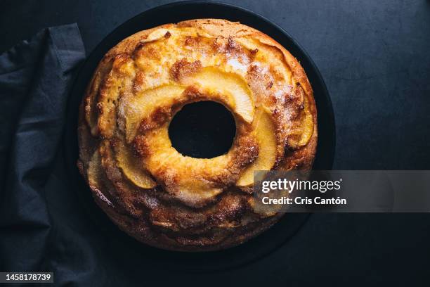 apple bundt cake - tulbandcake stockfoto's en -beelden