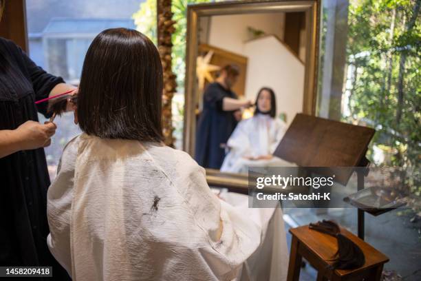 woman in hair salon - short brown hair stock pictures, royalty-free photos & images