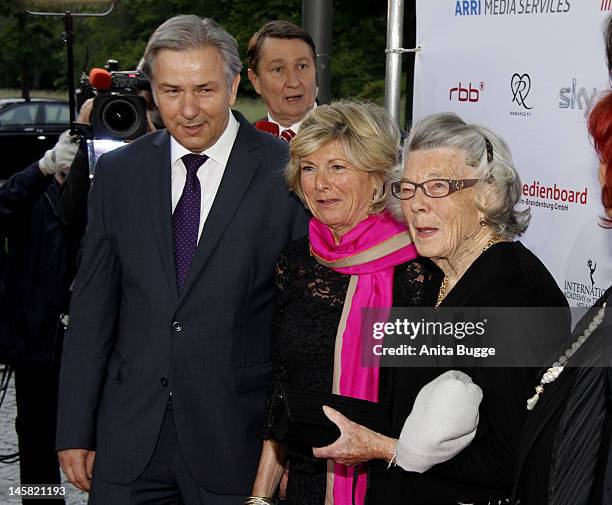 Berlin mayor Klaus Wowereit, Fiona Wynn Williams and Scottish author Rosamunde Pilcher attend the '40th International Emmy Awards - Semi Final...