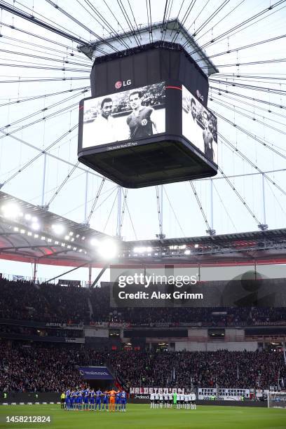 General view as players of Eintracht Frankfurt and FC Schalke 04 hold a minutes silence in memory of former Brazil player Pele prior to during the...