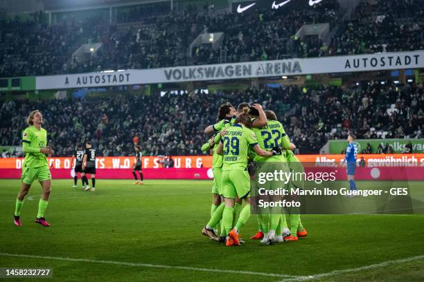 The team of Wolfsburg celebrates the fourth goal during the Bundesliga match between VfL Wolfsburg and Sport-Club Freiburg at Volkswagen Arena on...