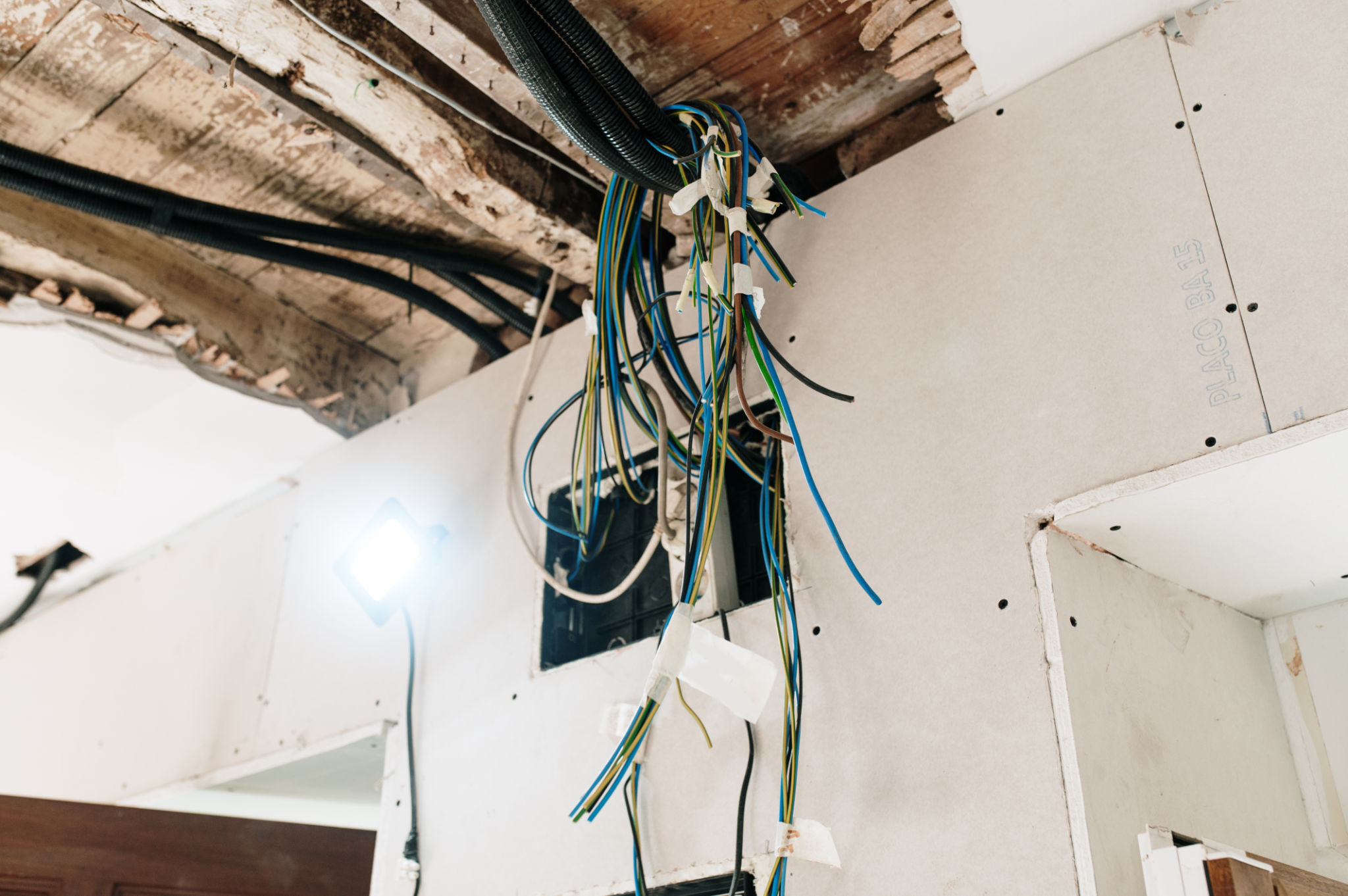 spanish house electricity