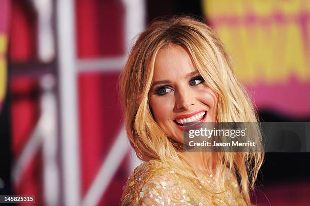 Host Kristen Bell arrives at the 2012 CMT Music awards at the Bridgestone Arena on June 6, 2012 in Nashville, Tennessee.
