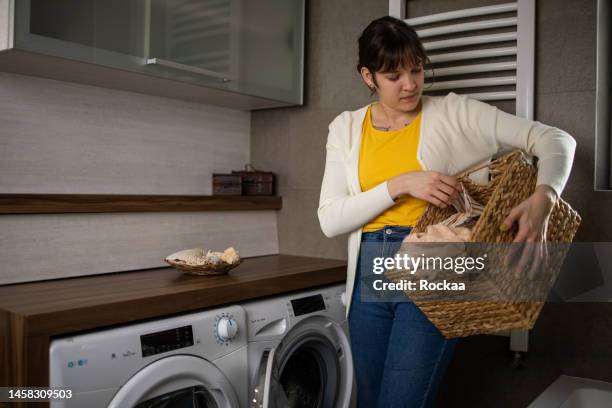 Women Washing Machine Photos and Premium High Res Pictures - Getty Images