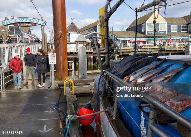 fisherman’s wharf à steveston village à richmond, bc, canada - richmond-colombie-britannique photos et images de collection