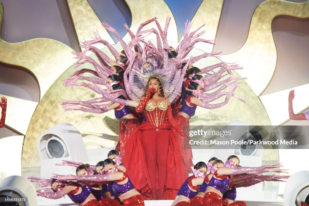 Atlantis The Royal Grand Reveal Weekend 2023 - Beyonce Performance