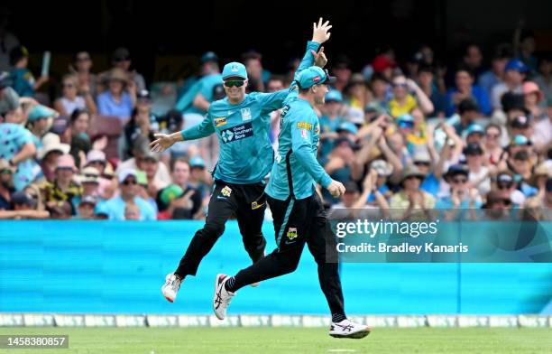 Matthew Renshaw of the Heat celebrates with team mates Matt Kuhnemann after taking the catch to dismiss Campbell Kellaway of the Stars during the...