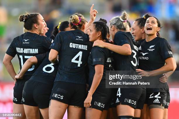 The New Zealand huddle during the 2023 HSBC Sevens match between the United States and New Zealand at FMG Stadium on January 22, 2023 in Hamilton,...