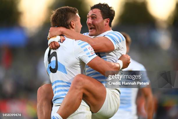 Argentina celebrate victory during the 2023 HSBC Sevens match between New Zealand and Argentina at FMG Stadium on January 22, 2023 in Hamilton, New...