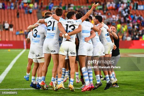 Argentina celebrate victory during the 2023 HSBC Sevens match between New Zealand and Argentina at FMG Stadium on January 22, 2023 in Hamilton, New...