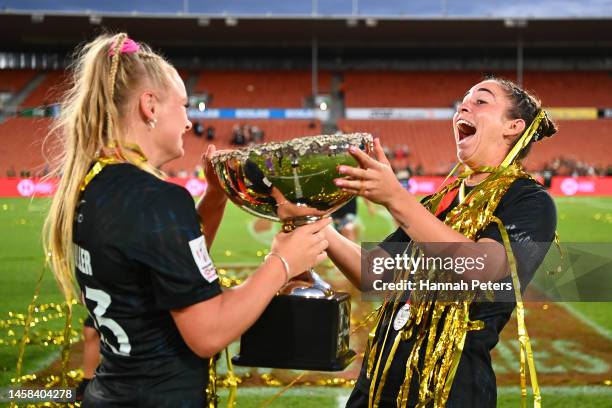 Jorja Miller and Jazmin Felix-Hotham of New Zealand celebrate with the trophy after their victory in the 2023 HSBC Sevens match between the United...
