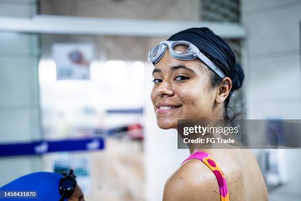 portrait of a girl in the swimming club locker room - boudoir stockfoto's en -beelden