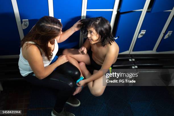 mother and son talking in the swimming club locker room - young boys changing in locker room imagens e fotografias de stock