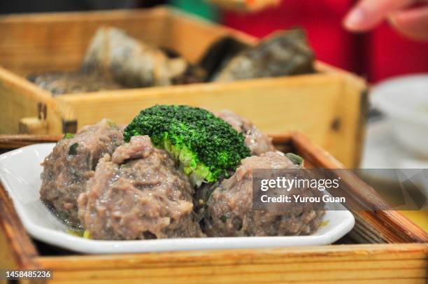 beef ball,chinese traditional dim sum. - ground beef stew stockfoto's en -beelden