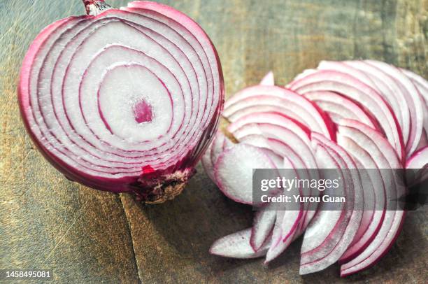 red onions slice isolated on the cutting board. - onion slice stock pictures, royalty-free photos & images