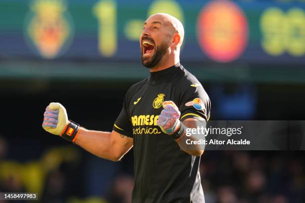 Pepe Reina of Villarreal CF celebrates after teammate Daniel Parejo scores the team's first goal during the LaLiga Santander match between Villarreal...