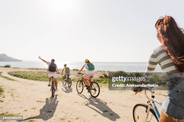 let's go to the beach! - bike beach stock-fotos und bilder