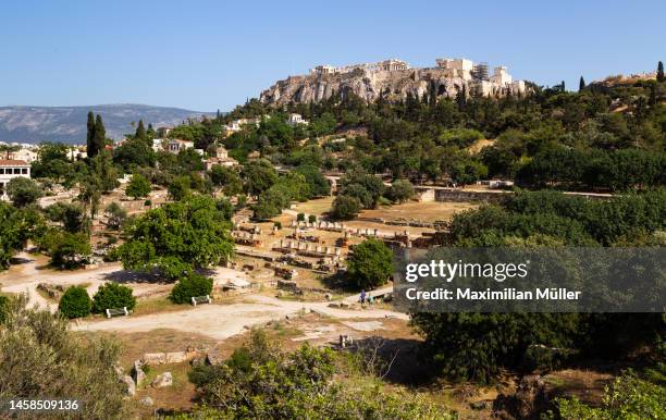 acropolis seen from the ancient agora, athens, greece - oude agora stockfoto's en -beelden