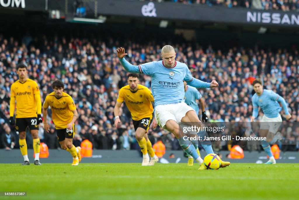 Manchester City v Wolverhampton Wanderers - Premier League