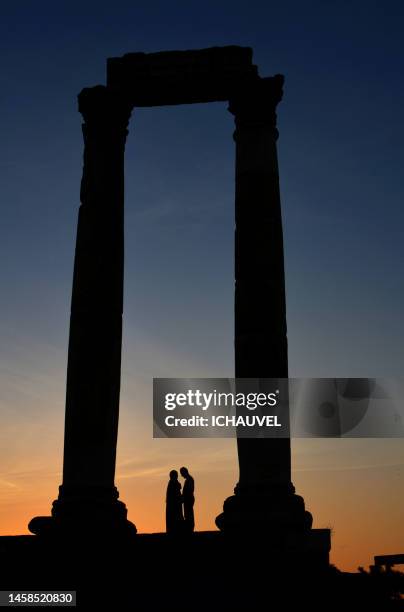 sunset over amman citadel jordan - jordan middle east stock-fotos und bilder