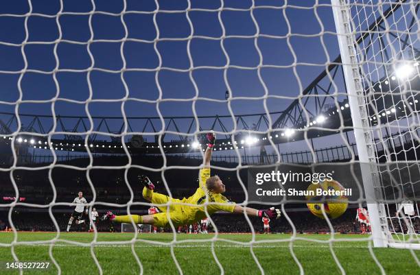 Marcus Rashford of Manchester United scores the team's first goal past Aaron Ramsdale of Arsenal during the Premier League match between Arsenal FC...