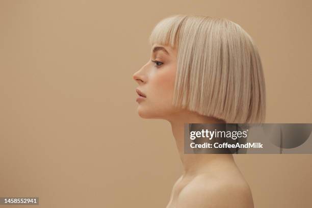 beautiful woman with natural make-up - woman washing face stockfoto's en -beelden