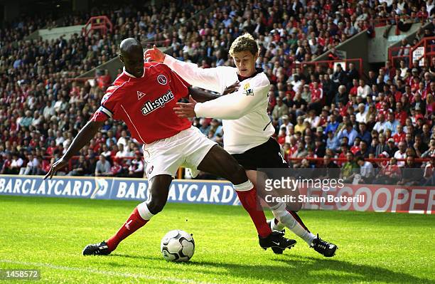 Richard Rufus of Charlton Athletic holds off Ole Gunnar Solskjaer of Manchester United during the FA Barclaycard Premiership match between Charlton...