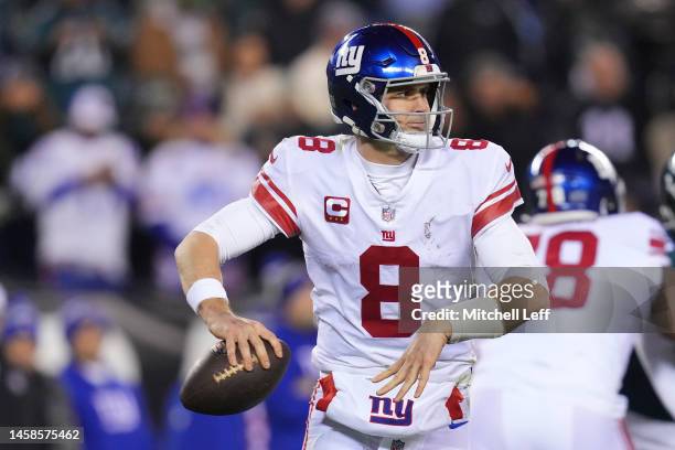 Daniel Jones of the New York Giants passes the ball against the Philadelphia Eagles during the NFC Divisional Playoff game at Lincoln Financial Field...