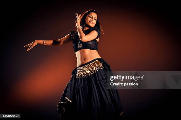 belly dancer - belly dancer stock pictures, royalty-free photos & images
