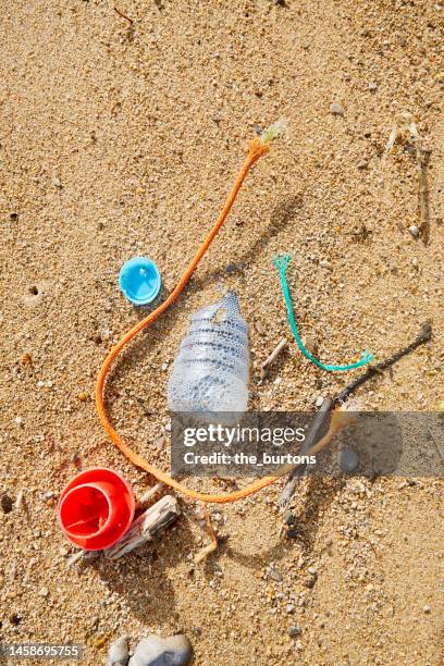 high angle view of plastic garbage and ropes on the beach - cabo característica costera fotografías e imágenes de stock