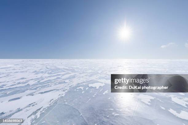 empty  snow ice road - poolkap stockfoto's en -beelden