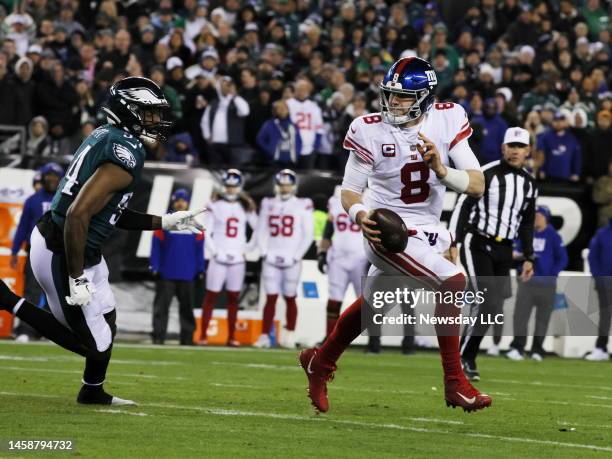 New York Giants quarterback Daniel Jones runs out of the pocket during the NFC divisional playoff game between the New York Giants and Philadelphia...