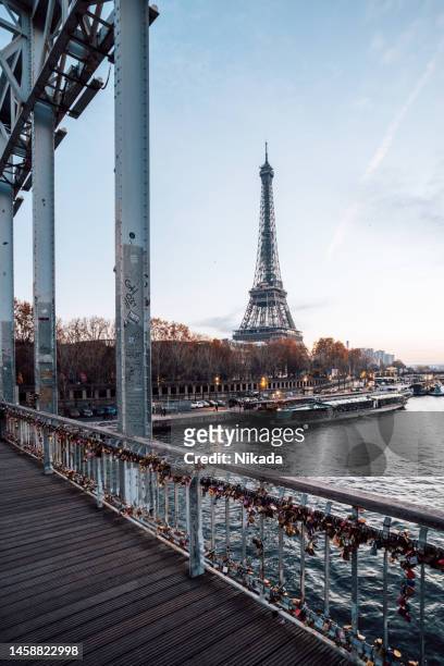 the eiffel tower in paris, france, seen from the debilly footbridge - bateau mouche stock pictures, royalty-free photos & images