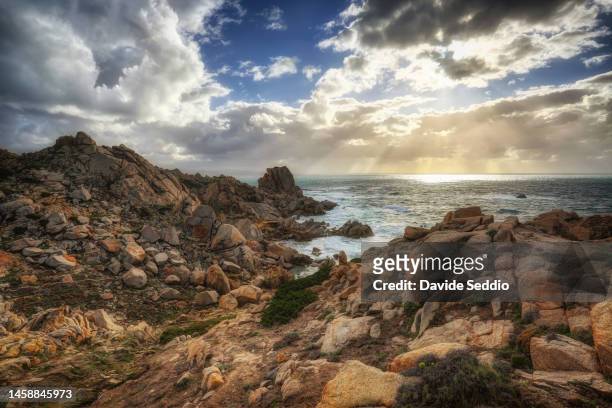 'cala francese' beach and rock formations - santa teresa gallura imagens e fotografias de stock
