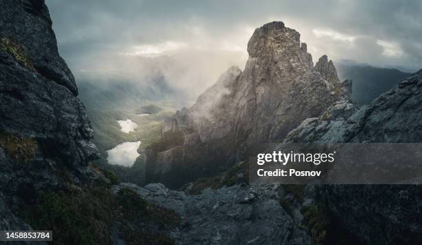 federation peak - top of the mountain australia stock pictures, royalty-free photos & images