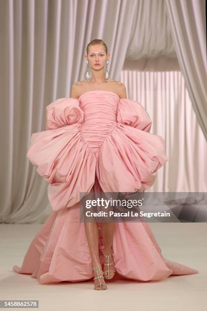 Model walks the runway during the Giambattista Valli Haute Couture Spring Summer 2023 show as part of Paris Fashion Week on January 23, 2023 in...