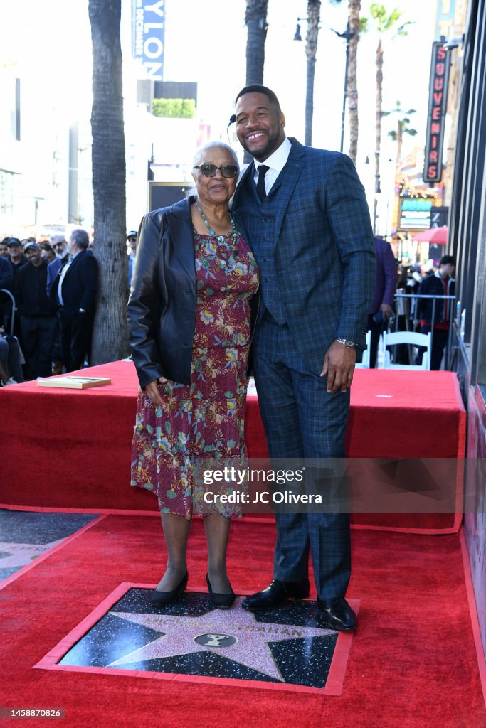 Michael Strahan and his mother Louise Strahan attend The Hollywood... News Photo - Getty Images Michael Strahan and his mother Louise Strahan attend The Hollywood... News Photo - Getty Images