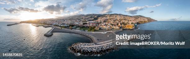 aerial view, old town with harbour, sao tiago fortress, funchal, madeira, portugal - funchal imagens e fotografias de stock