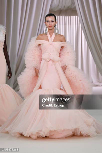 Model walks the runway during the Giambattista Valli Haute Couture Spring Summer 2023 show as part of Paris Fashion Week on January 23, 2023 in...