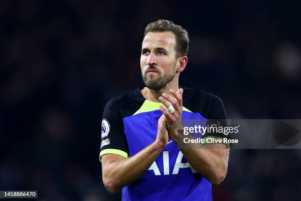 Harry Kane of Tottenham Hotspur applauds the fans after the team's victory during the Premier League match between Fulham FC and Tottenham Hotspur at...