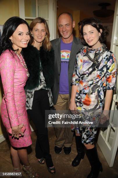 271 Lisa Cutter Stock Photos, High-Res Pictures, and Images - Getty Images