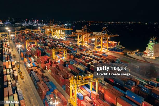 Port Unloading Container 7,726 Container Port At Sunrise Stock Photos, High-Res Pictures, and ...