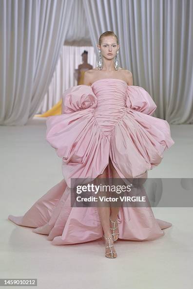 Giambattista Valli - Runway - Spring/Summer 2023 Paris Haute Couture Week Giambattista Valli - Runway - Spring/Summer 2023 Paris Haute Couture Week