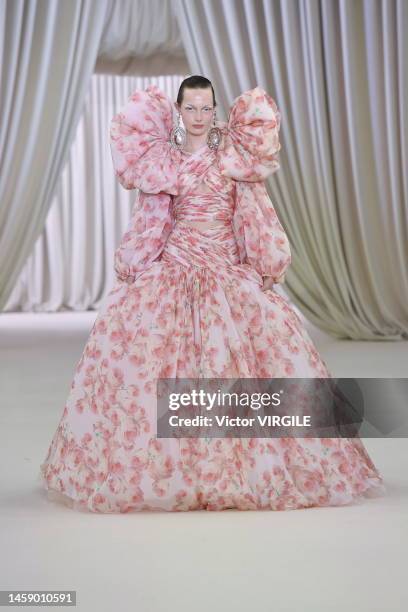 Model walks the runway during the Giambattista Valli Haute Couture Spring/Summer 2023 fashion show as part of the Paris Haute Couture Week on January...